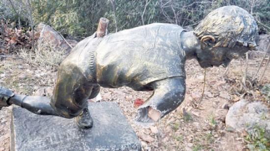 鎮(zhèn)江丹陽一主題公園破壞嚴重雕塑慘遭毒手